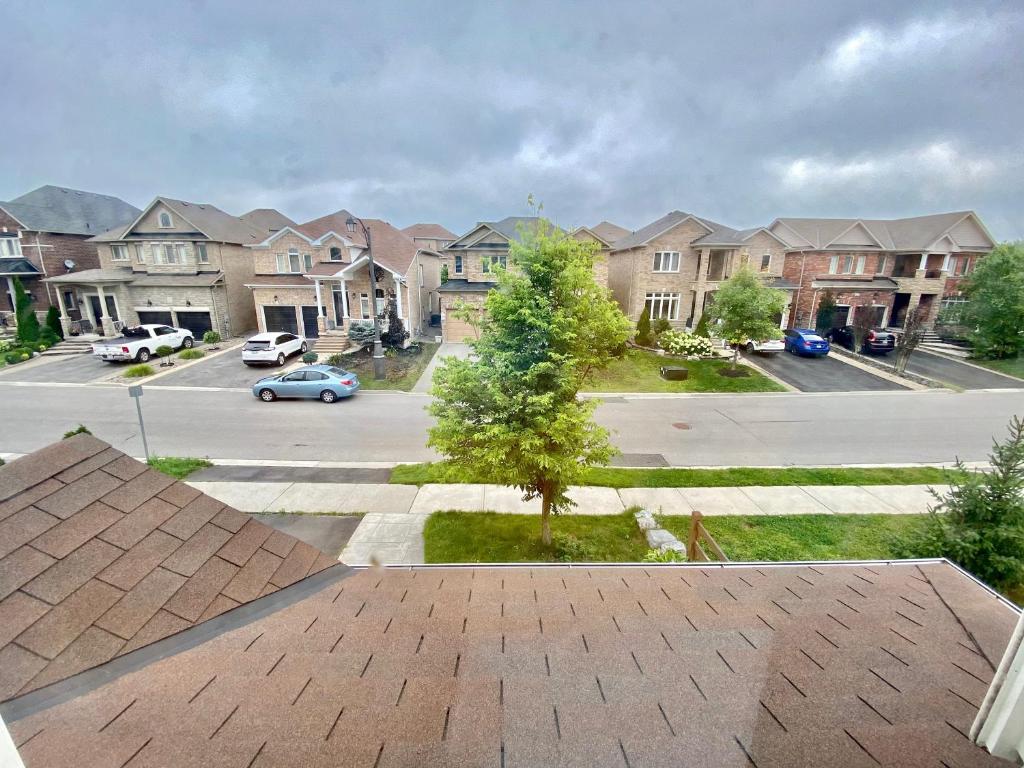 Affordable Room with FREE Parking in Newmarket ON photo 3