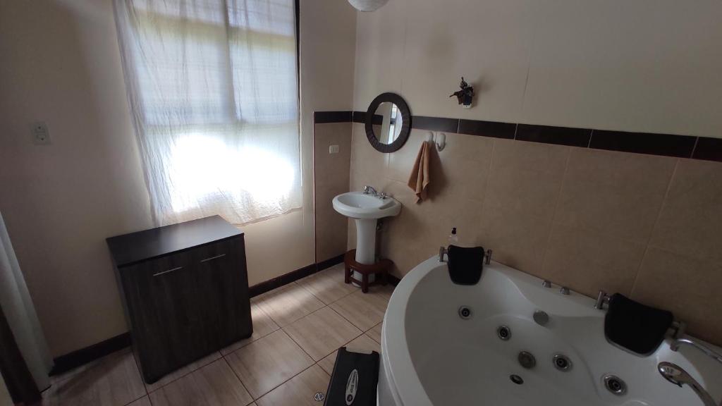 BINNAH GUEST ROOM photo 1