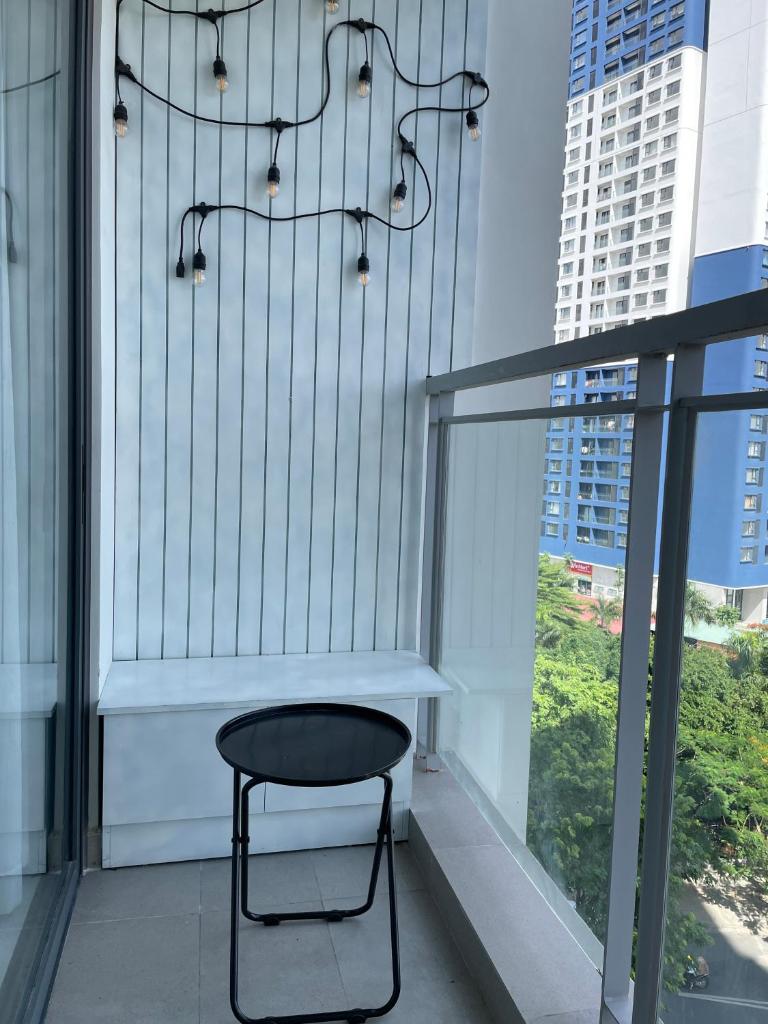 Hoa's lovely 2-bedroom condo with pool photo 1