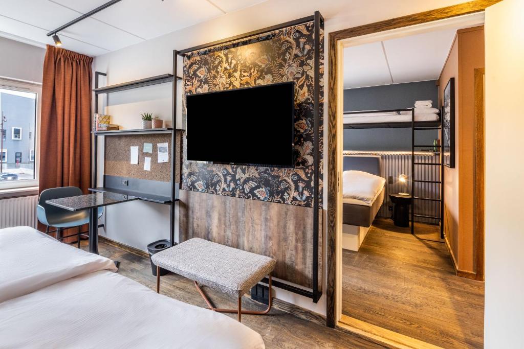 Pier 5 Hotel Room Type - Family connecting