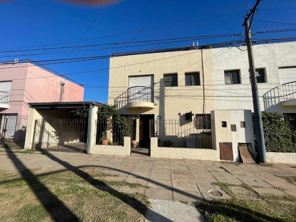 Comoda y amplia casa en Mercedes BsAs photo 1