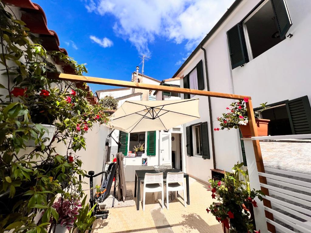 DeepHouse vicino al Mare con Giardino - Pacchetti per Bellissima Spiaggia con Piscina su richiesta