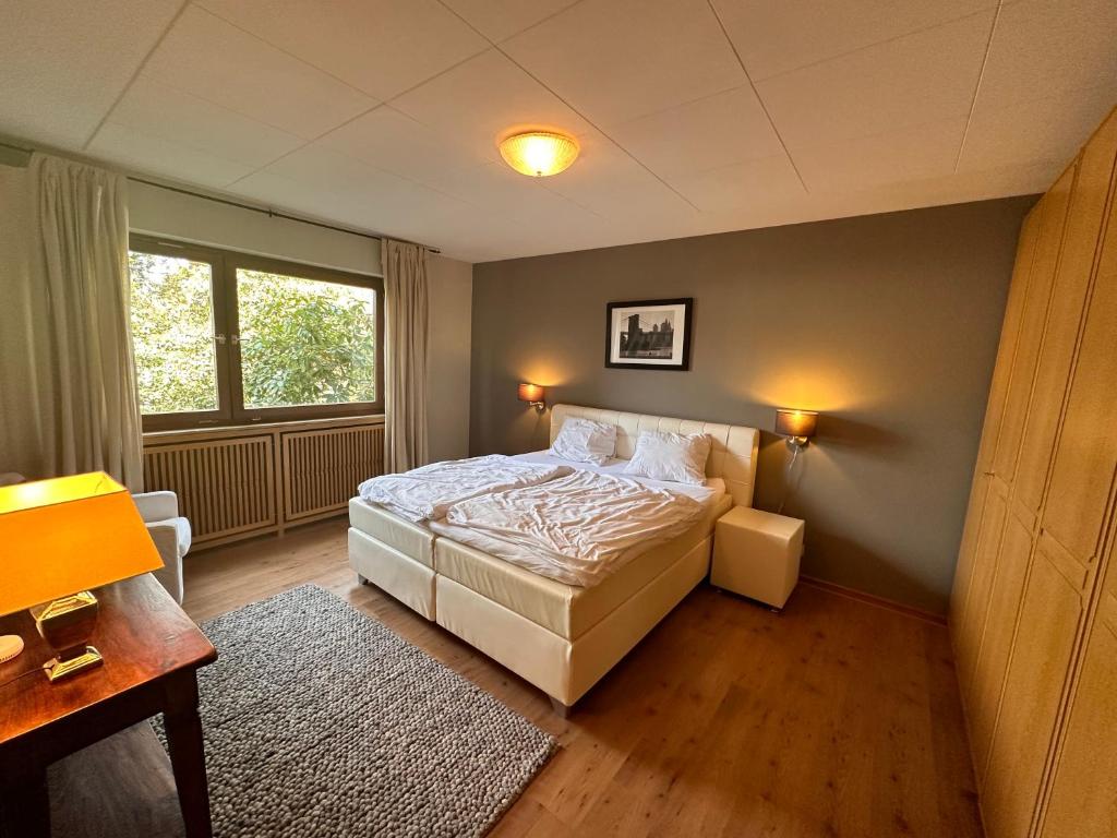 Private Villa close to Winterberg and Willingen 14 guests HUGH GARDEN Free parking multiple cars photo 2