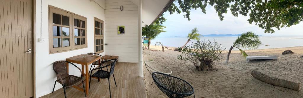 Perfect little house onthe beach (C1) photo 1