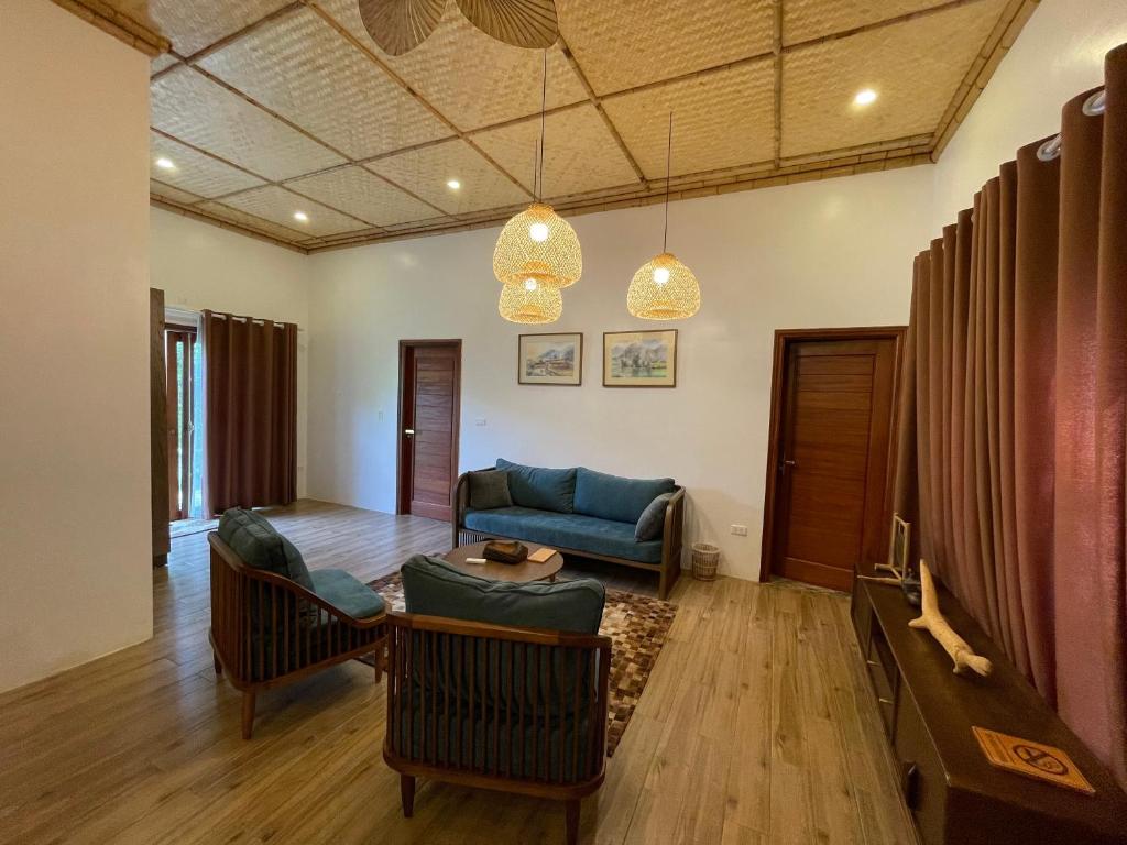 Natalie's Villa & Resort