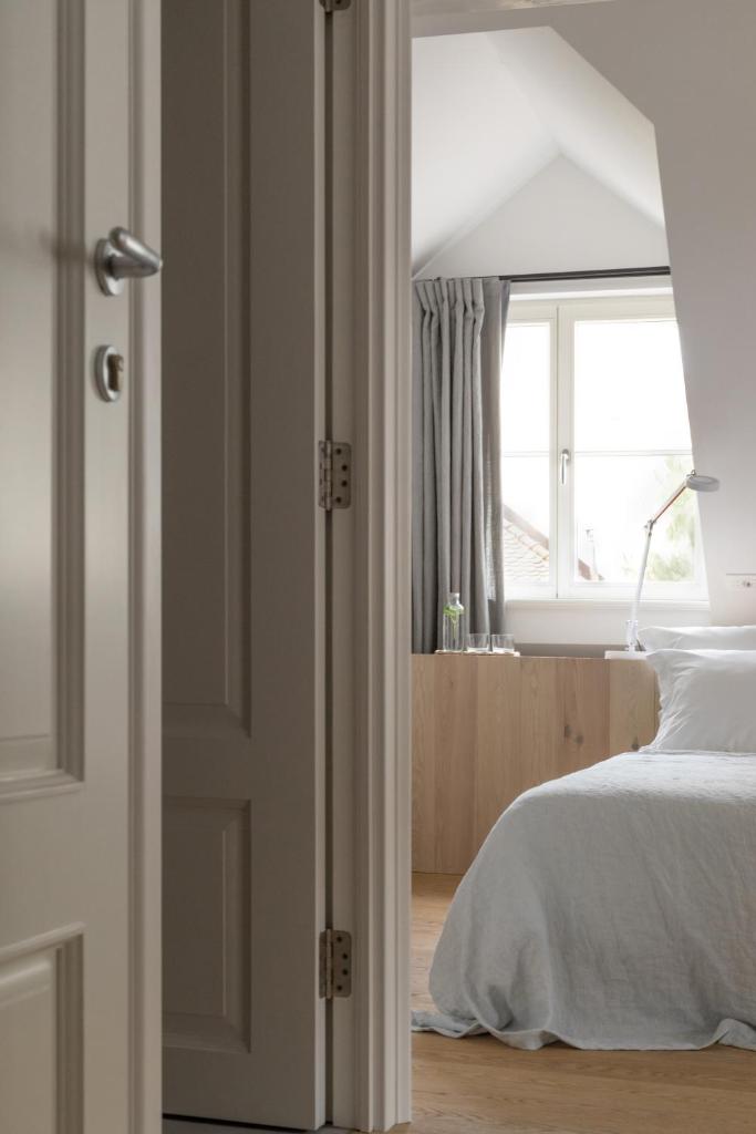 April1550 Boutique Hotel - Tap to explore photos