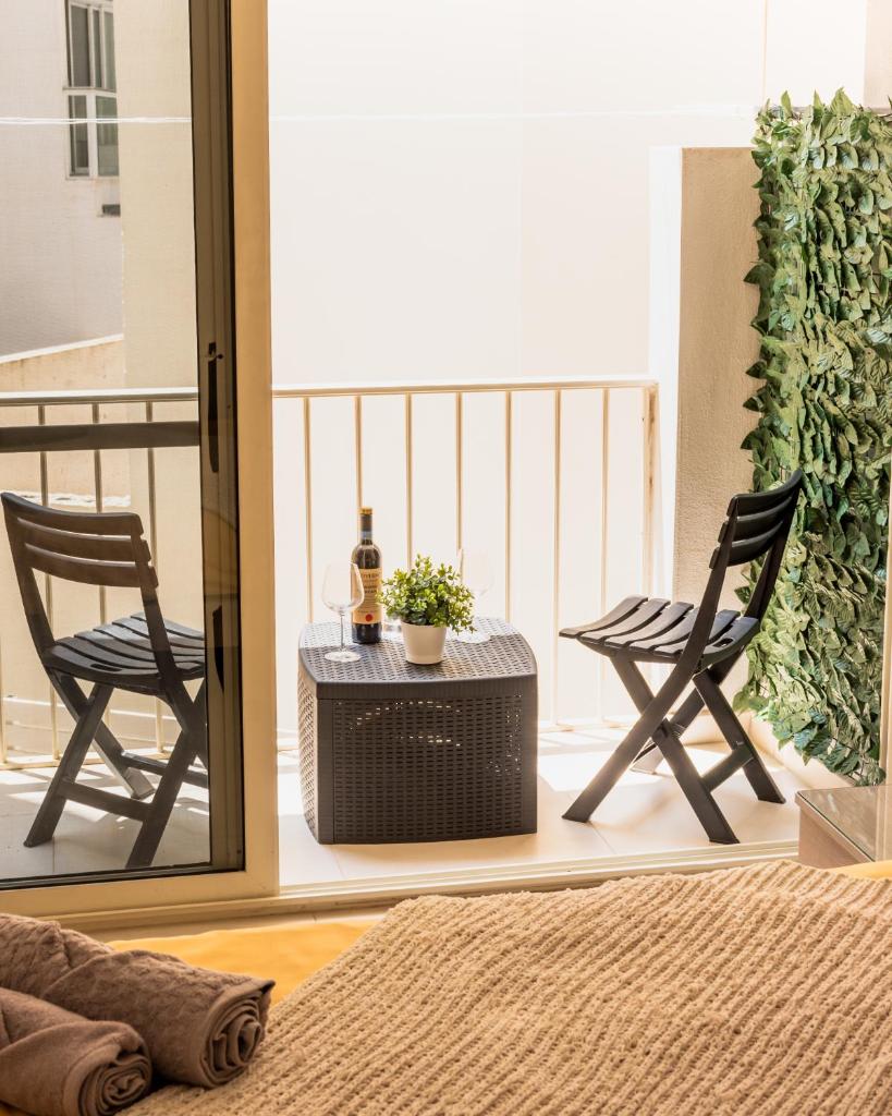 Modern Comfort - 2BR Apartment center of St Julians & Paceville photo 3