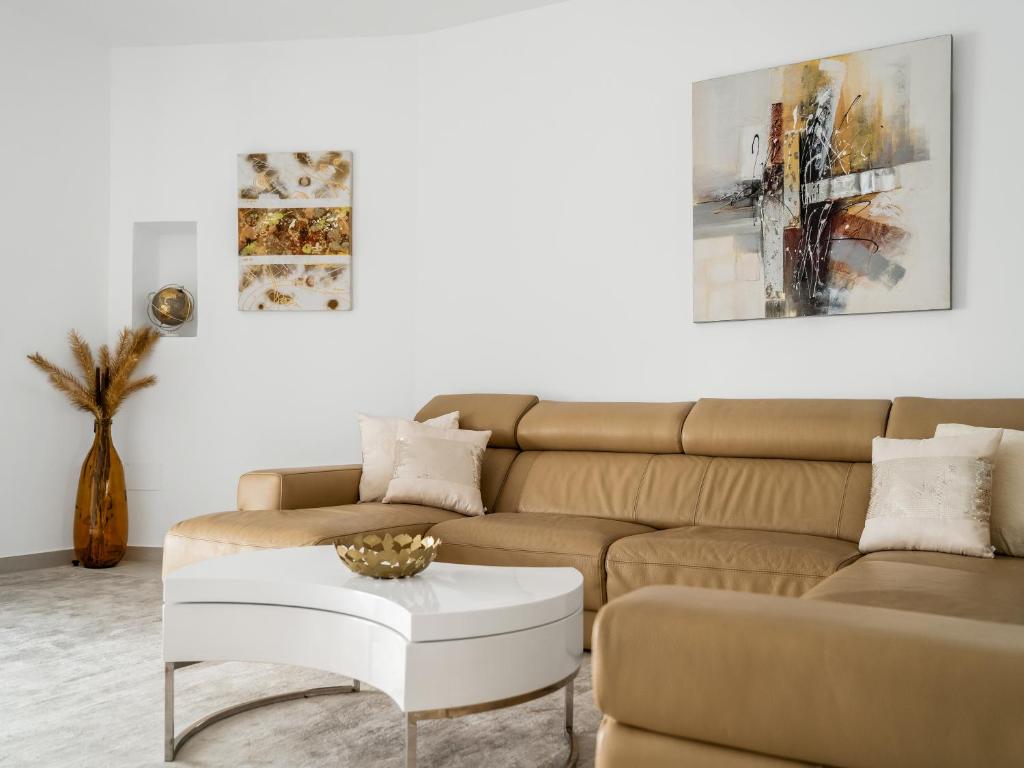 Sanders Sol 1 - Smart Three-bedroom Apartment in the Center of Puerto Banús Nightlife photo 1