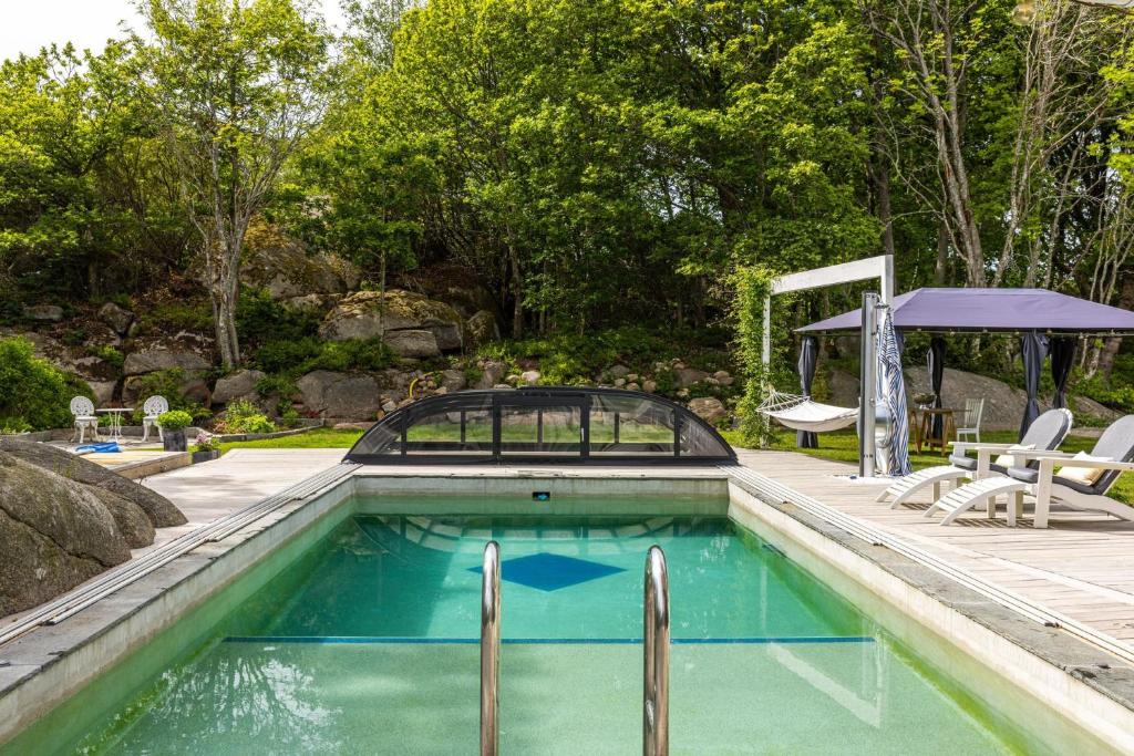 Spacious and fantastic villa with pool in beautiful Kullavik photo 4