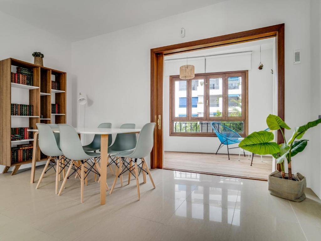 Sanders Sol 2 - Modern Two-Bedroom Apartment in the Heart of Puerto Banús Nightlife