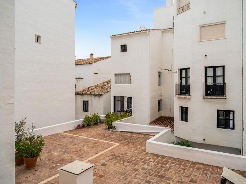 Sanders Sol 2 - Modern Two-Bedroom Apartment in the Heart of Puerto Banús Nightlife photo 3
