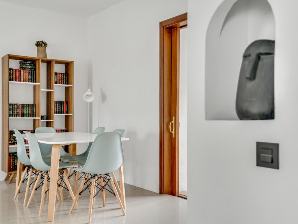 Sanders Sol 2 - Modern Two-Bedroom Apartment in the Heart of Puerto Banús Nightlife photo 2