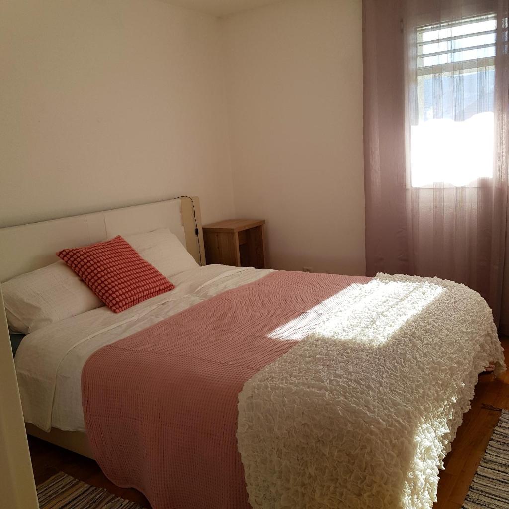2 bedrooms appartement with lake view enclosed garden and wifi at Pont en Ogoz photo 3