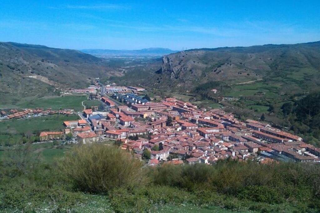 Ezcaray. Con piscina y junto al rio photo 3