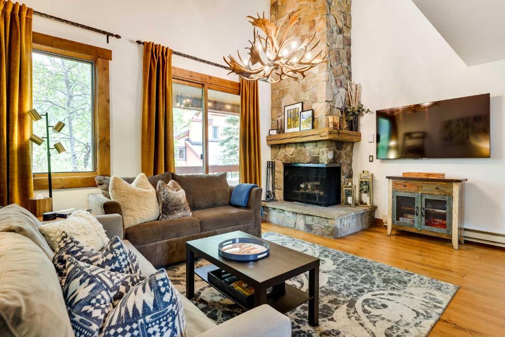 Elegant Vail Home - Walk to Booth Falls Trail