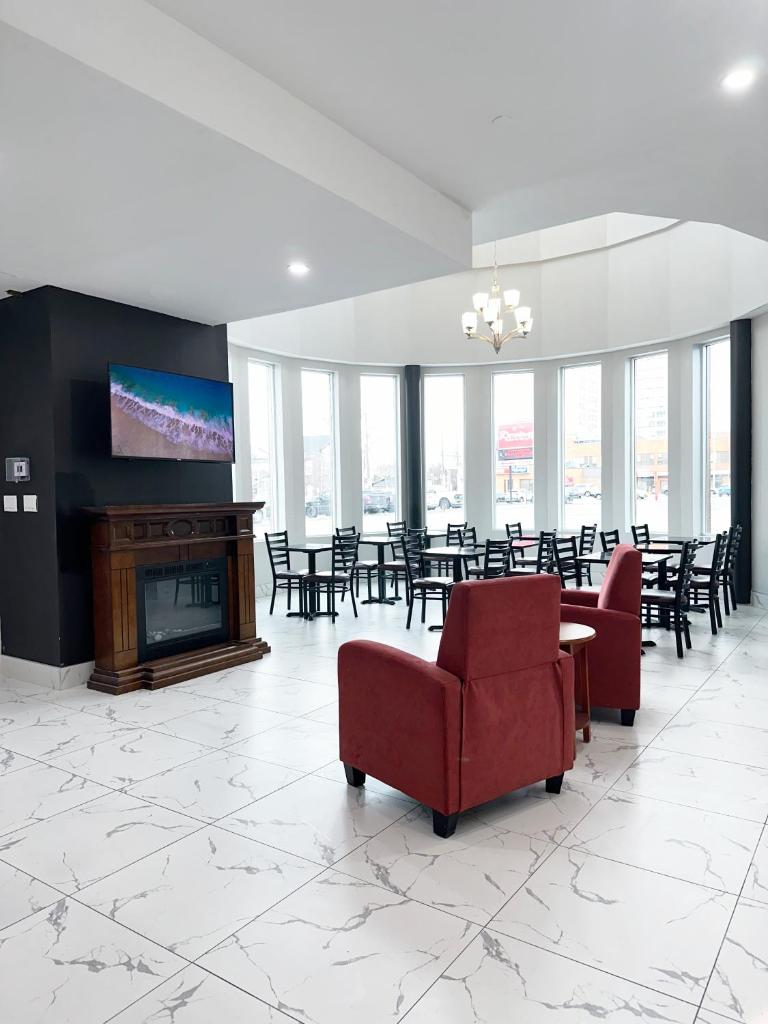 Premier Inn & Suites - Downtown Hamilton photo 4