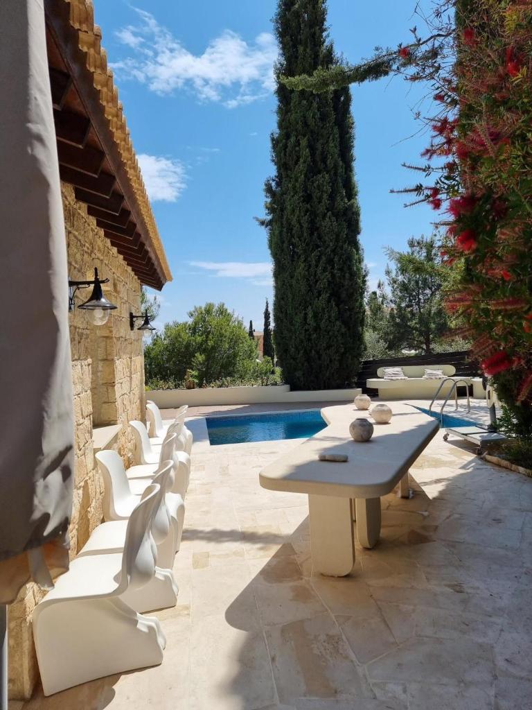EXQUISITE GOLF VILLA with Sea, 8Tee, Green Views, in Aphrodite Hills Golf Resort photo 2