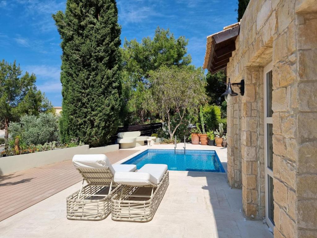 EXQUISITE GOLF VILLA with Sea, 8Tee, Green Views, in Aphrodite Hills Golf Resort photo 3