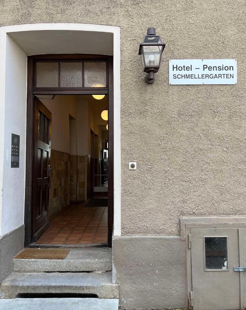 Hotel Pension Schmellergarten, Munchen