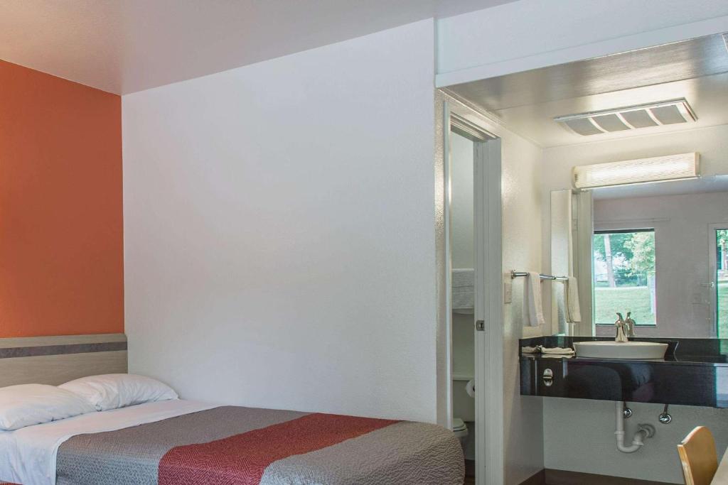Motel 6-Goodlettsville, TN - Nashville photo 3