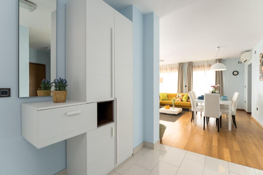 Großzügiges Appartement direkt am Meer mit eigenem Pool - Povile Suites photo 4