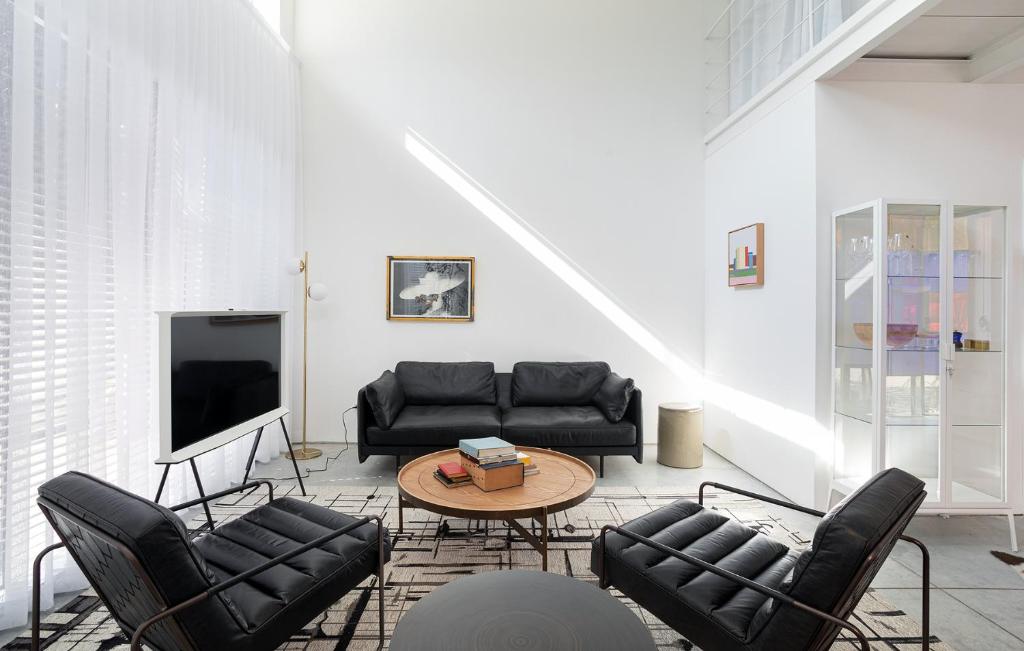 A Bauhaus Gem - Prime Location photo 2