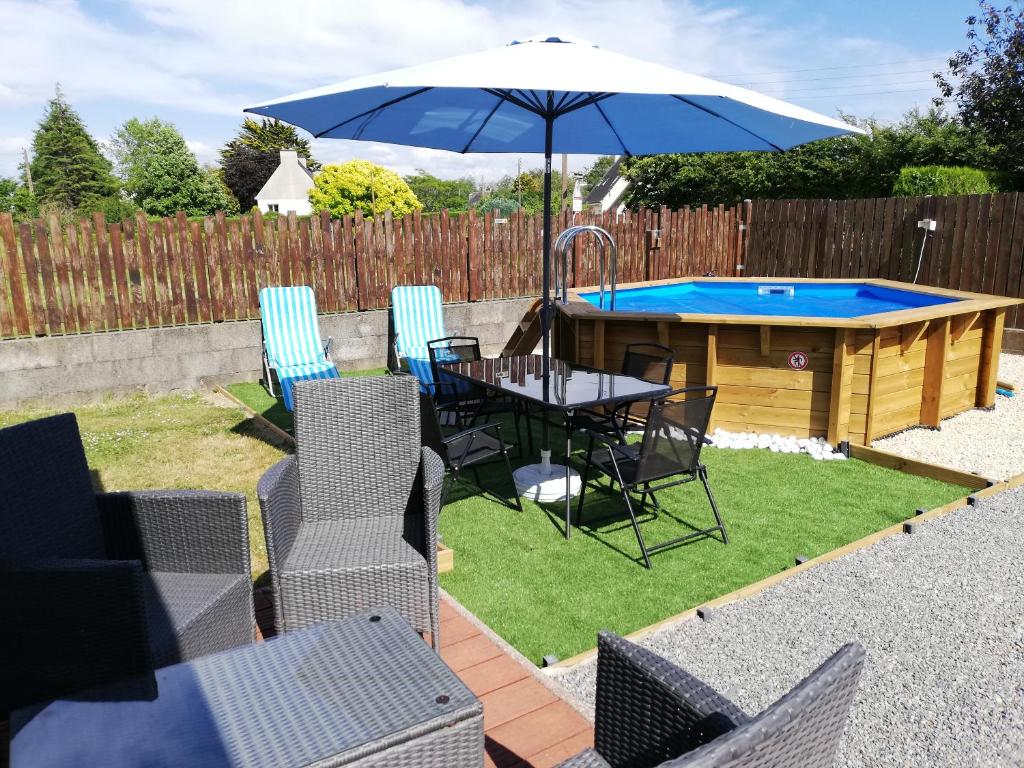 Agréable maison neuve, 4 personnes, piscine bois privée du 15 juin à mi-septembre