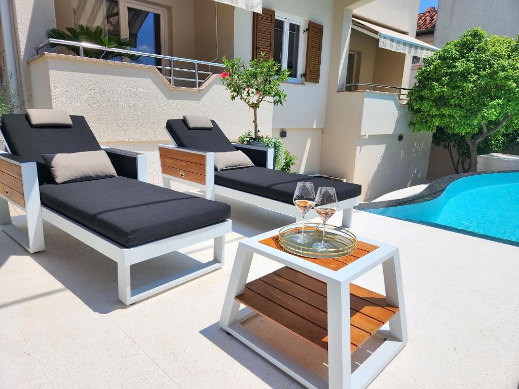 Calypso Royal Apartment photo 2