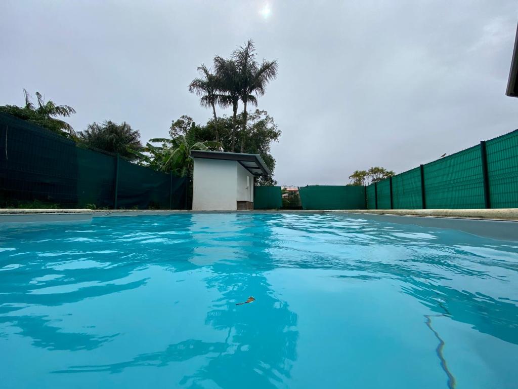 HomeStay Chambre Privée à Cayenne dans une maison de ville avec Piscine photo 2