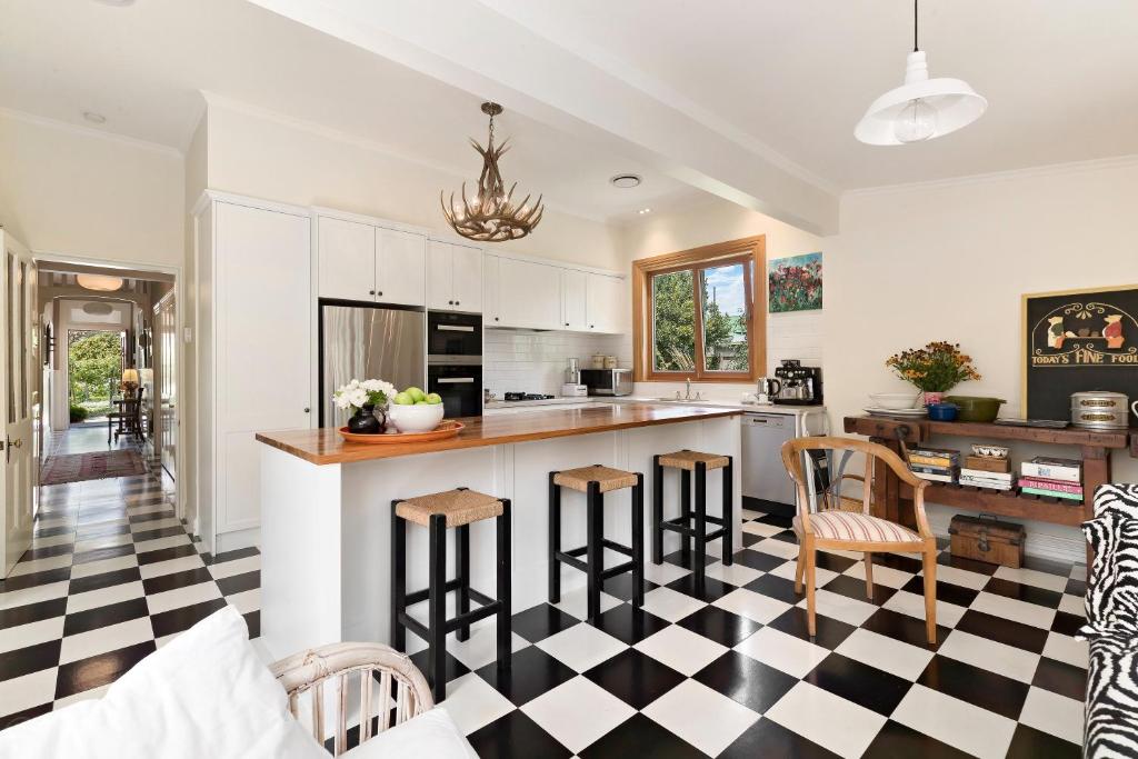 Victorian Villa - Cromwell Holiday Home photo 3