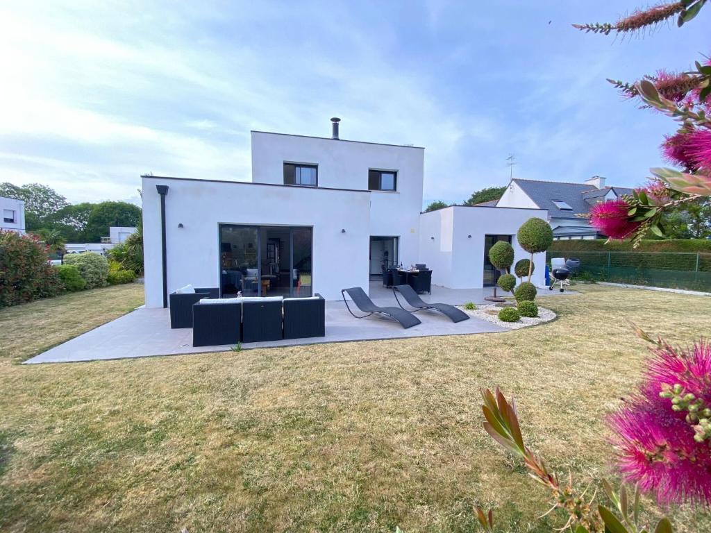 Comfortable holiday villa in a quiet location in Bénodet
