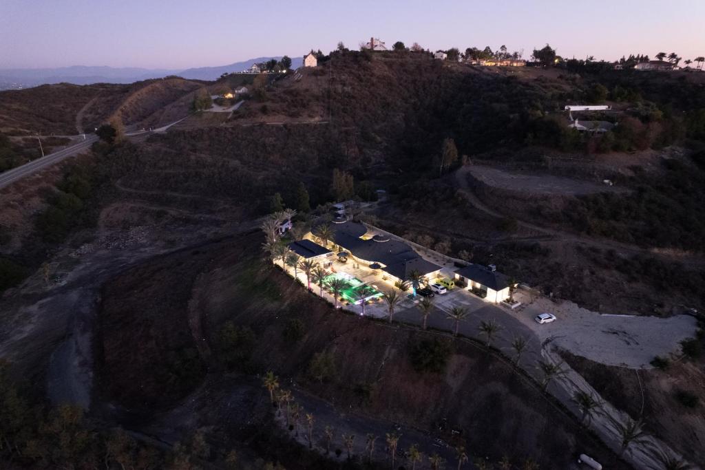 Iron Mansion Private Resort-Event Space 12000 ft! photo 4