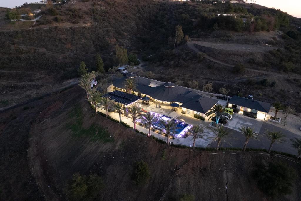 Iron Mansion Private Resort-Event Space 12000 ft! photo 3