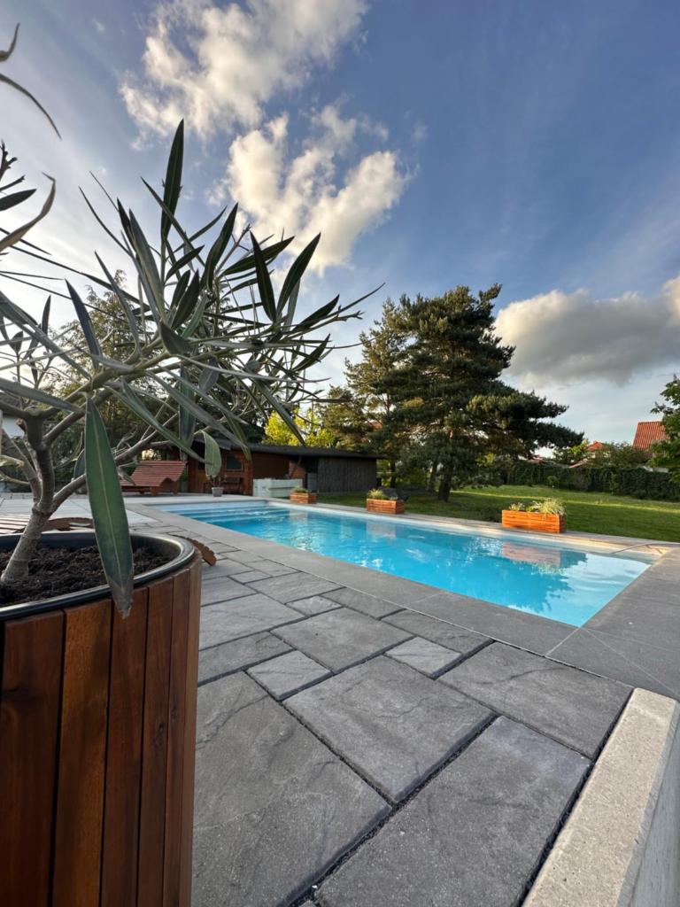 Einzigartiges Haus mit Pool großem Garten und Kamin photo 3