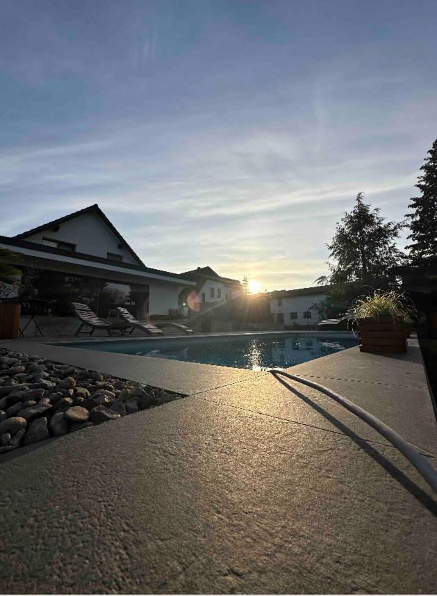 Einzigartiges Haus mit Pool großem Garten und Kamin photo 1