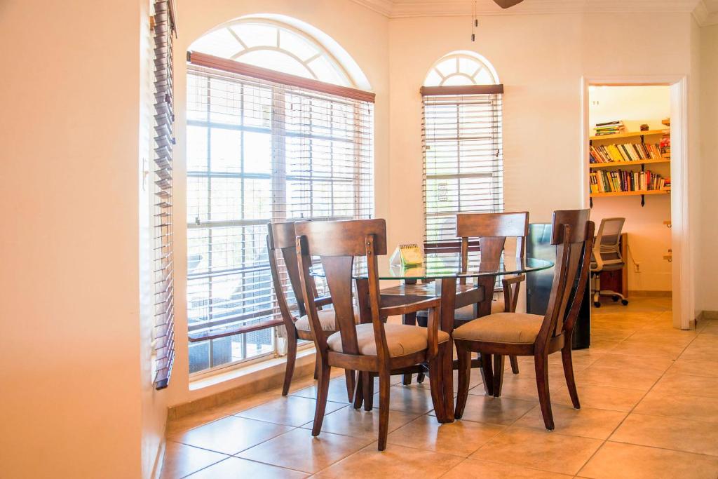 NEW Villa Turquoise Water with WiFi BBQ and Netflix photo 4