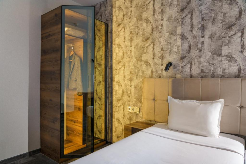 Hotel Bistra & Galina - Tap to explore photos