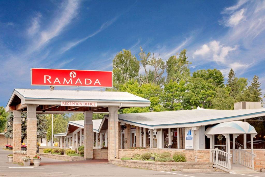 Ramada by Wyndham Gananoque Provincial Inn photo 1