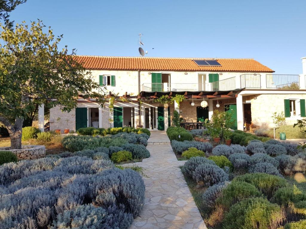 Villa stone house photo 1