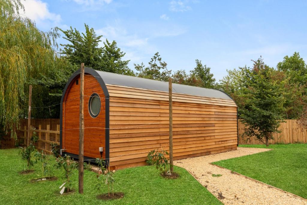 Laburnum Farm Estate photo 1