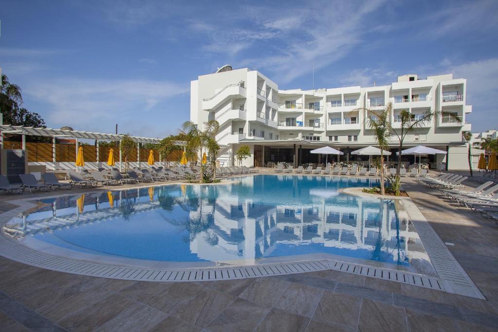 Mayfair Hotel formerly Smartline Paphos photo 1