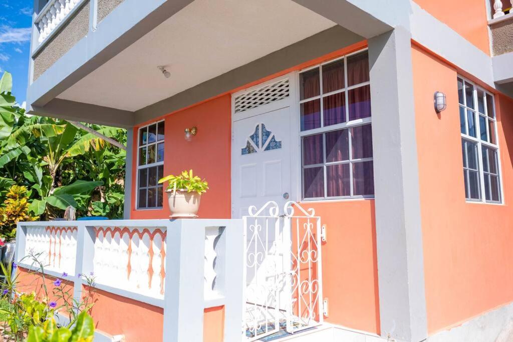 Perfect Family Home Close to Roseau photo 1