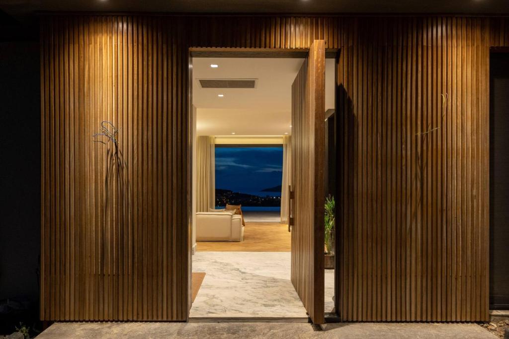 Hills Deluxe - Relaxed Luxury in style and serenity photo 3