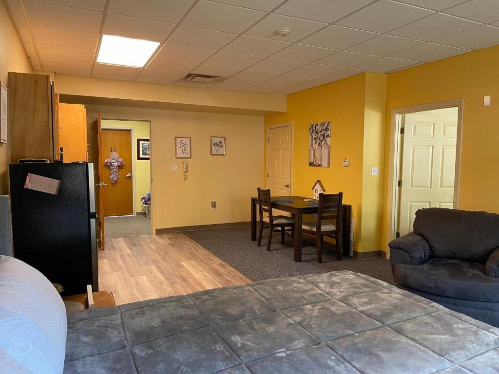 Pershing Heights 16 photo 1