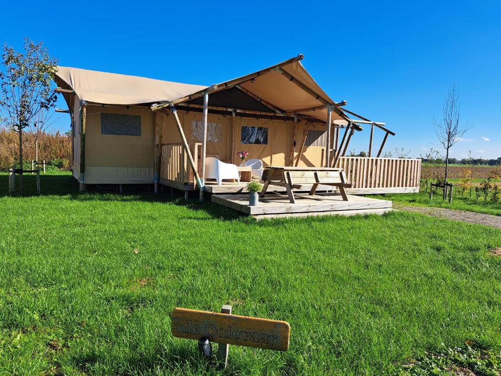 De Hazelaarshof- luxe XL-glampingtent (7-8 personen) nabij De Millingerwaard photo 2