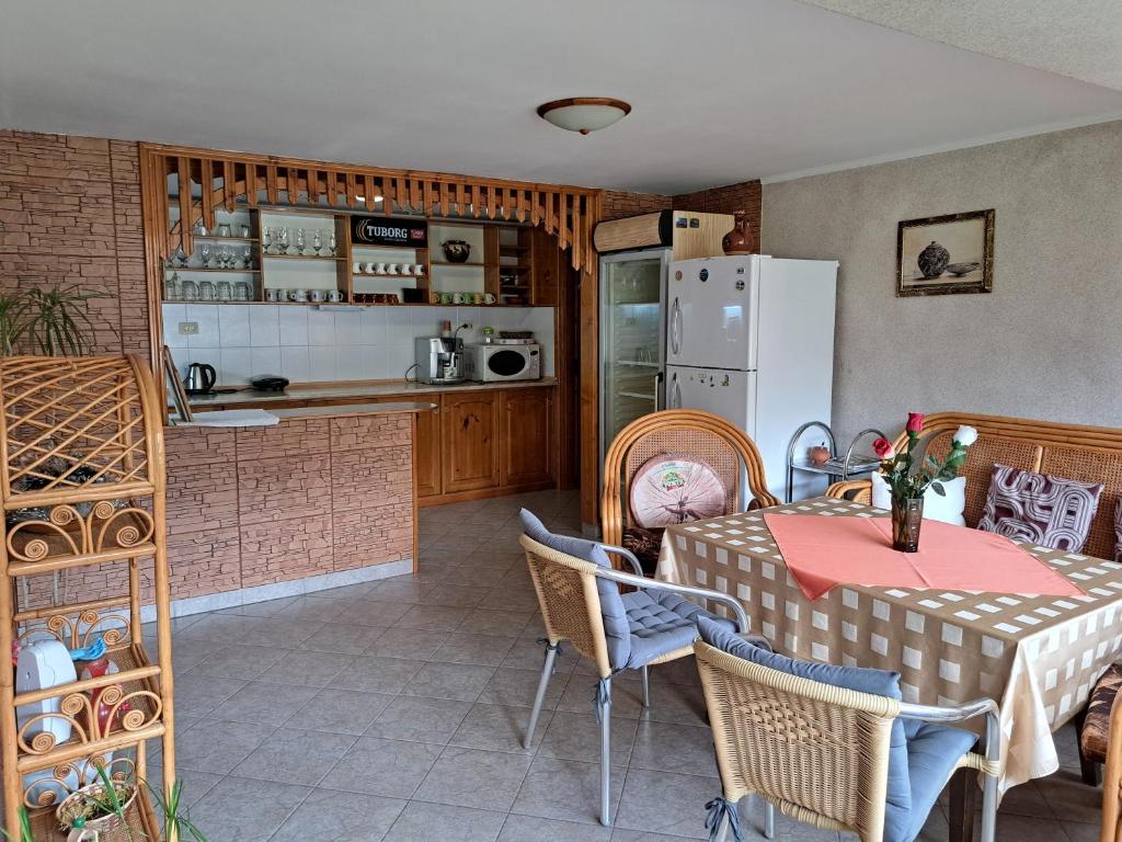 Guest House Benita photo 3