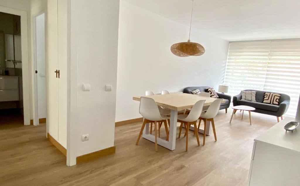Apartamento con 3 habitaciones, terraza y jardin comunitario con piscina en Sant Antoni de Calonge photo 2