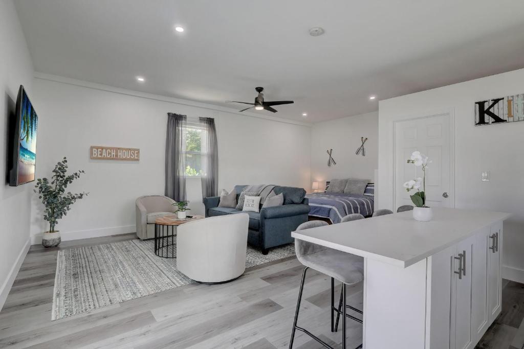 Guest House In a Downtown Bonita Springs Compound photo 2