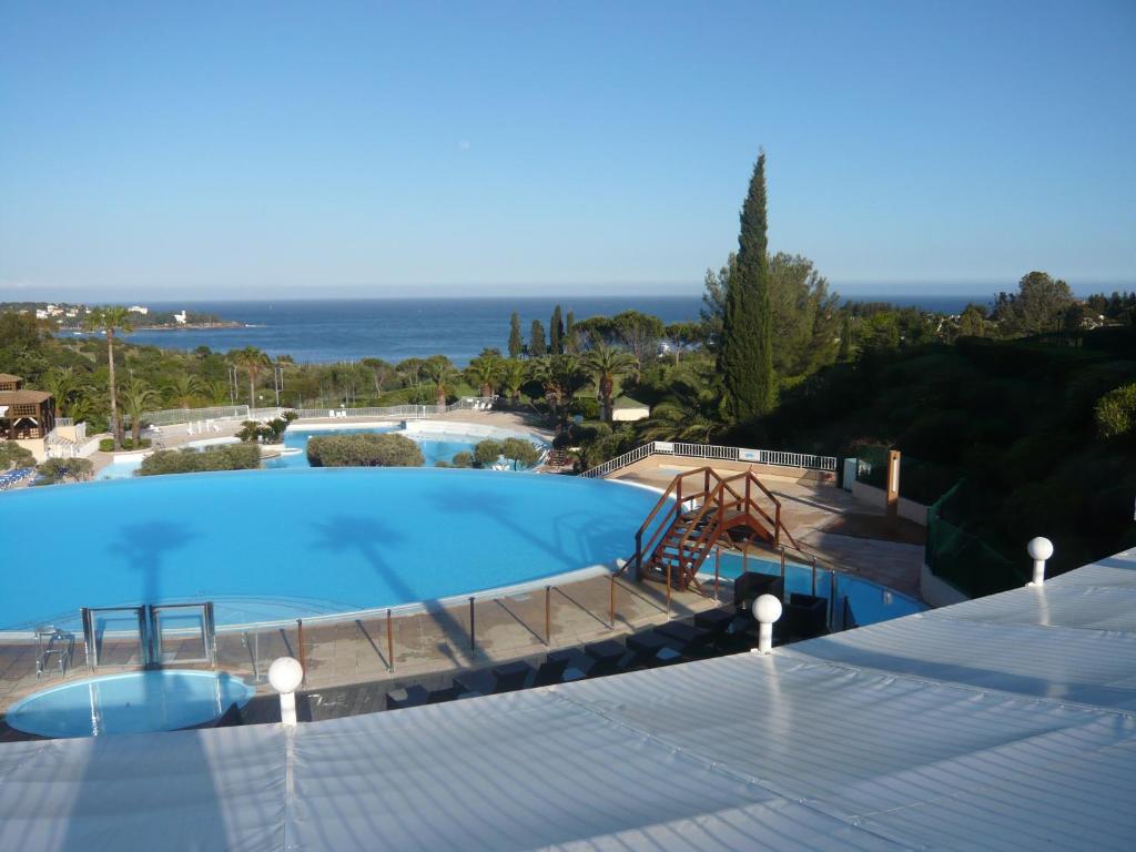 Cap Esterel place des pecheurs photo 1