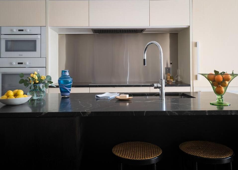 Elegant Townhouse, Hudson center, 3 ensuite baths photo 3